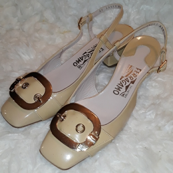 Authentic Salvatore Ferragamo patent sandals - Picture 2 of 10